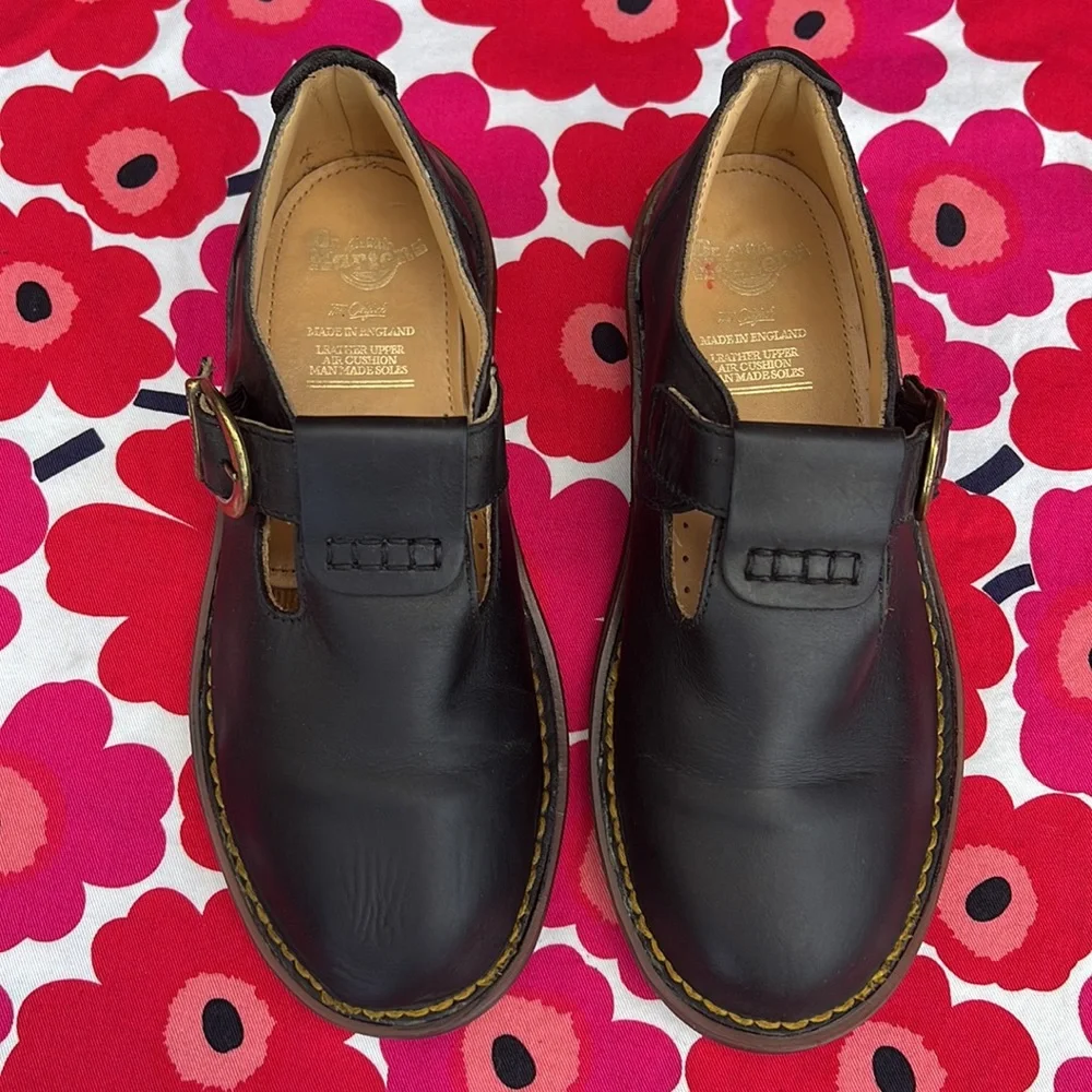 🏴󠁧󠁢󠁥󠁮󠁧󠁿 Vintage Dr. Martens MIE Matte Black T-Strap Mary Jane UK 6